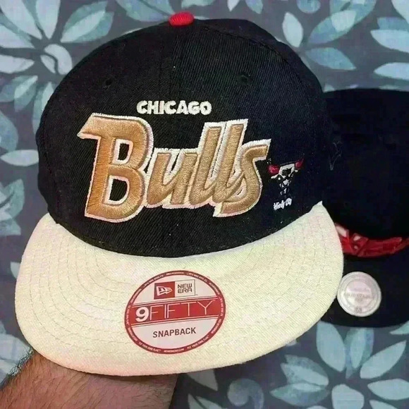 Chicago Bulls Cap - Lot of 2 - Picture 2 of 15